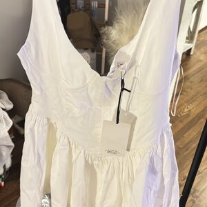 Elegant White Sleeveless Dress